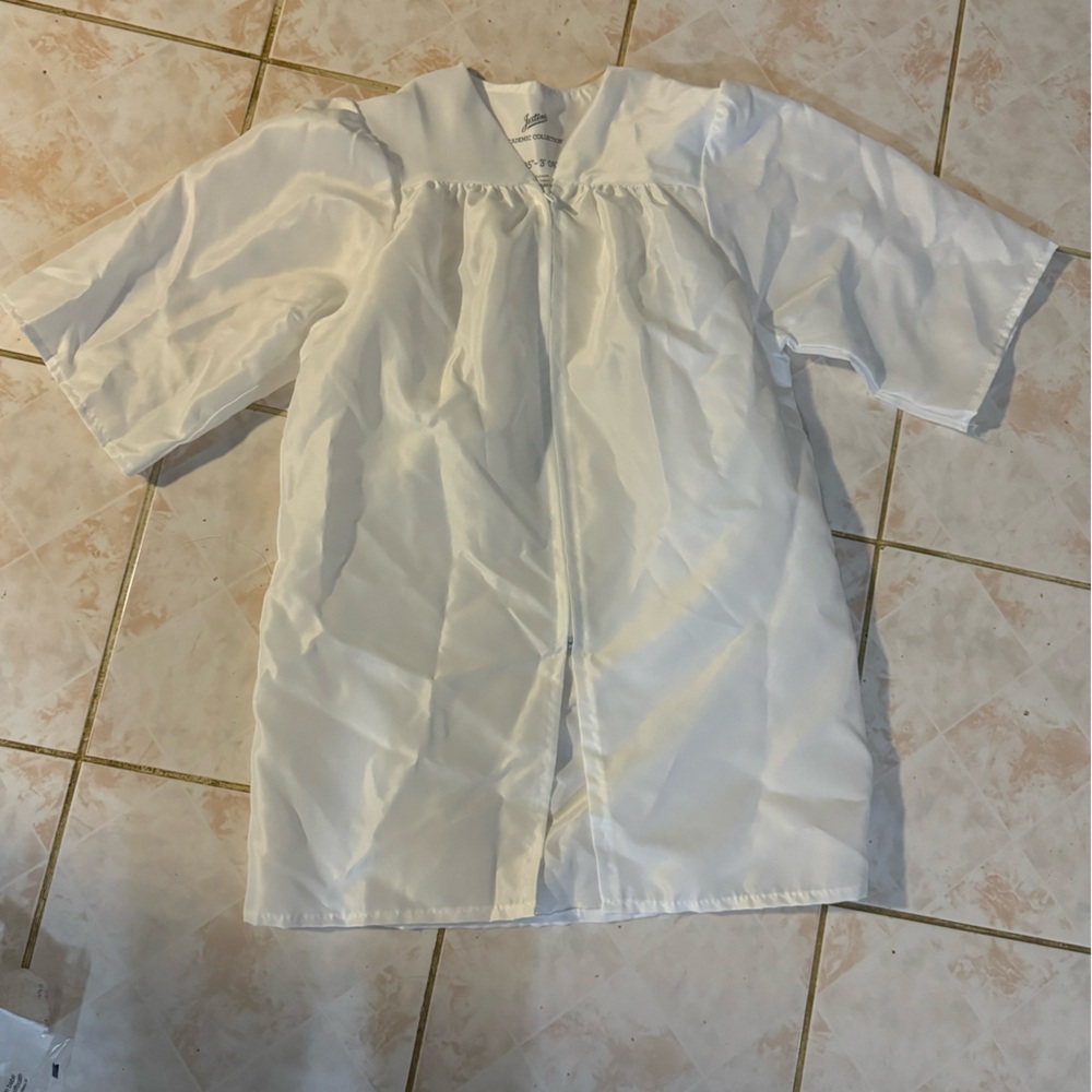 White cap and gown great for k5